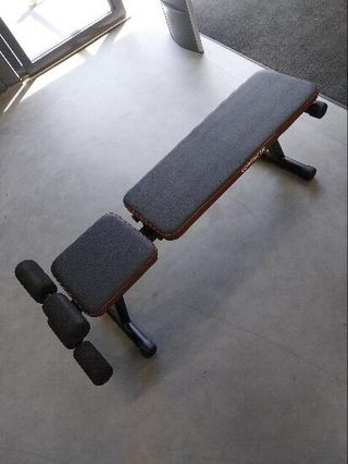 Banco de pesas y abdominales inclinable plegable Decathlon