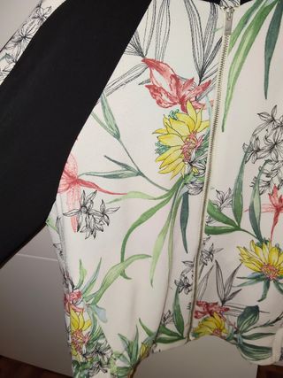 Chaqueta bomber Zara Basic flores