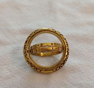 Anillo cosmos giratorio dorado
5,9 cm de diámetro 
