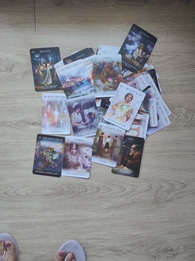 La energía de las vidas pasadas. Oráculo: 44 ca...