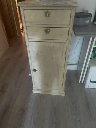 Mueble antiguo restaurado. Fonfo verde- beige