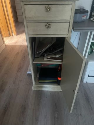 Mueble antiguo restaurado. Fonfo verde- beige