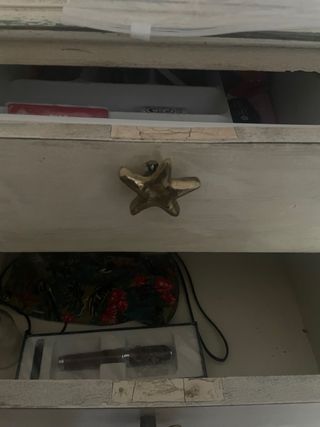 Mueble antiguo restaurado. Fonfo verde- beige