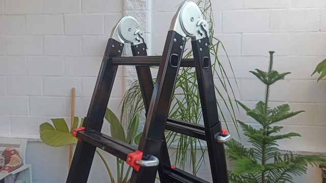 Alquiler escalera 5,10 m plegable, cabe en coche