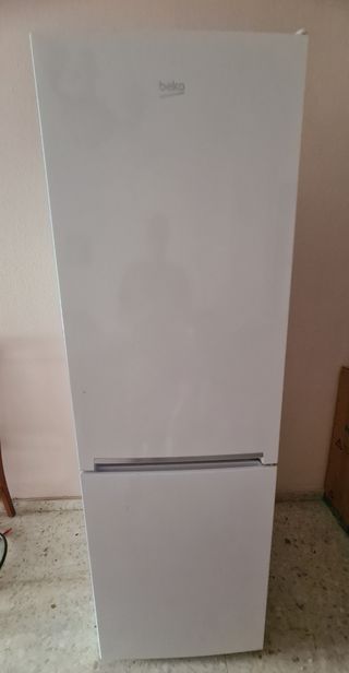 Combi nevera Beko..aun  1 año garantía comercial
