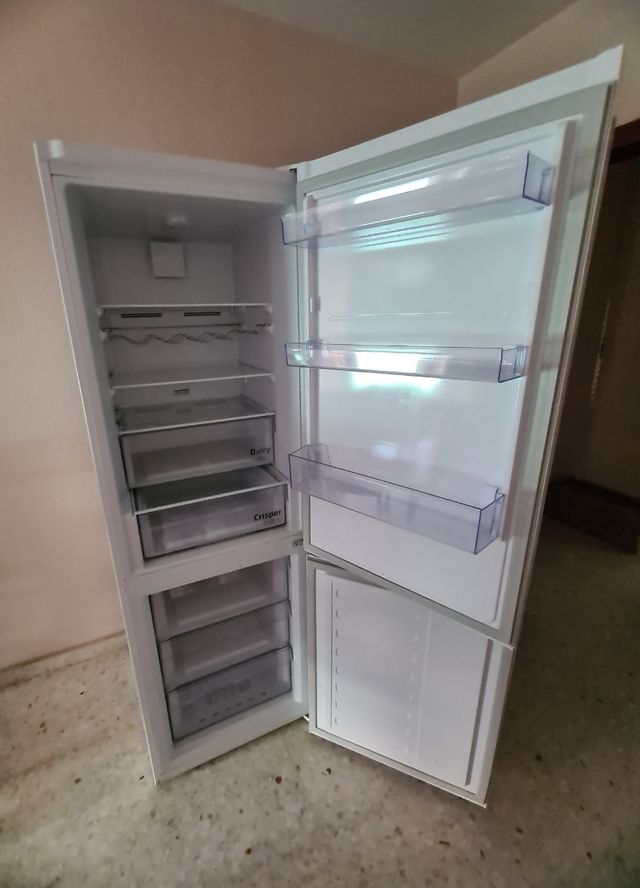 Combi nevera Beko..aun  1 año garantía comercial