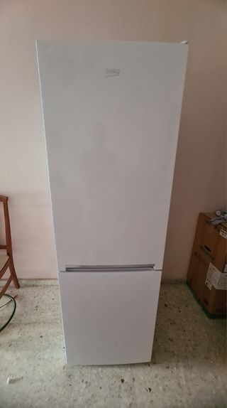 Combi nevera Beko..aun  1 año garantía comercial
