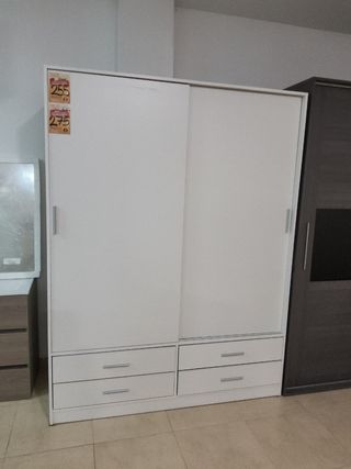Armario blanco 2 puertas correderas y 4 cajones