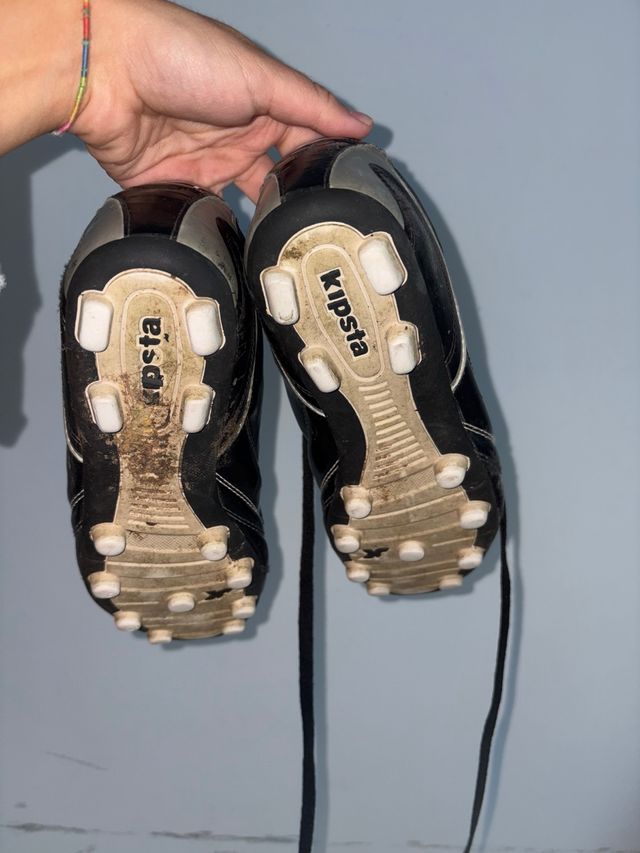 Zapatillas Kipsta fútbol usadas