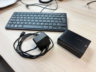 Raspberry Pi 4B 4gb + cargador + teclado + 128gbSD