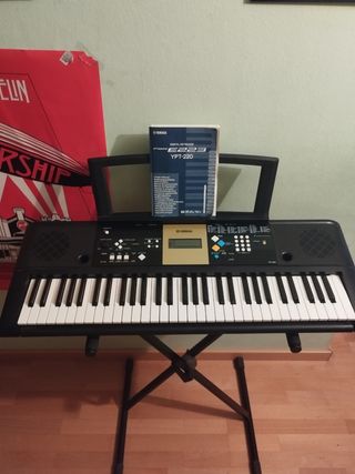 Yamaha YPT-220: Teclado digital