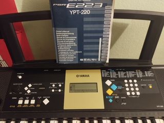 Yamaha YPT-220: Teclado digital
