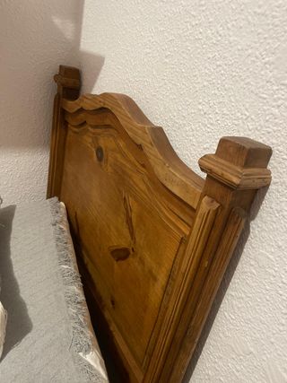 Cabecero y mesita de noche de madera maciza
