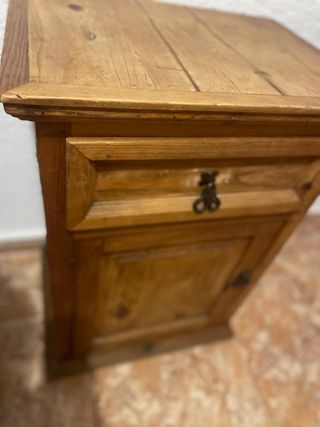Cabecero y mesita de noche de madera maciza