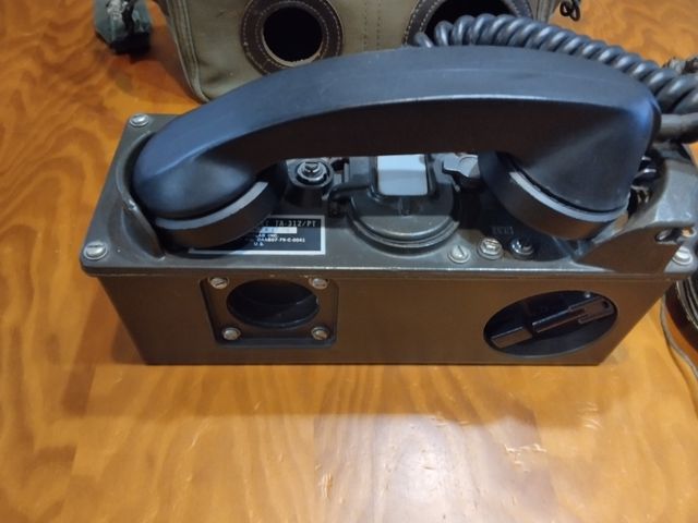 Teléfono militar TA-312/PT antiguo