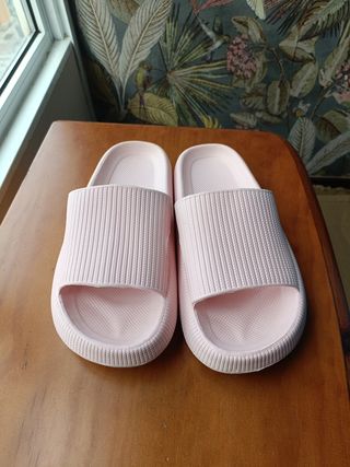 Sandalias rosa mujer - nuevas con una puesta