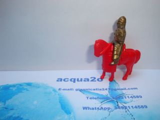 Soldatini Kinder Cavalieri a cavallo rosso - Metal