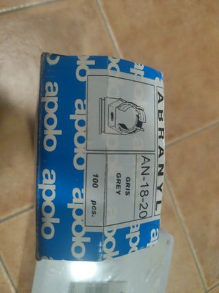 Caja eléctrica Legrand + 90 abrazaderas