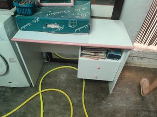 Escritorio y cajonera