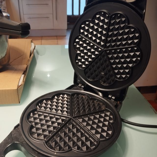 Gofrera sándwichera Corazón Antiadherente