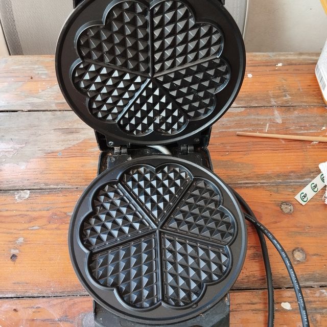 Gofrera sándwichera Corazón Antiadherente