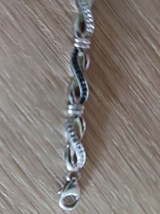 Pulsera plata con diamantes negros y blancos