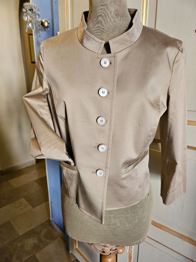 Giacchino beige corto