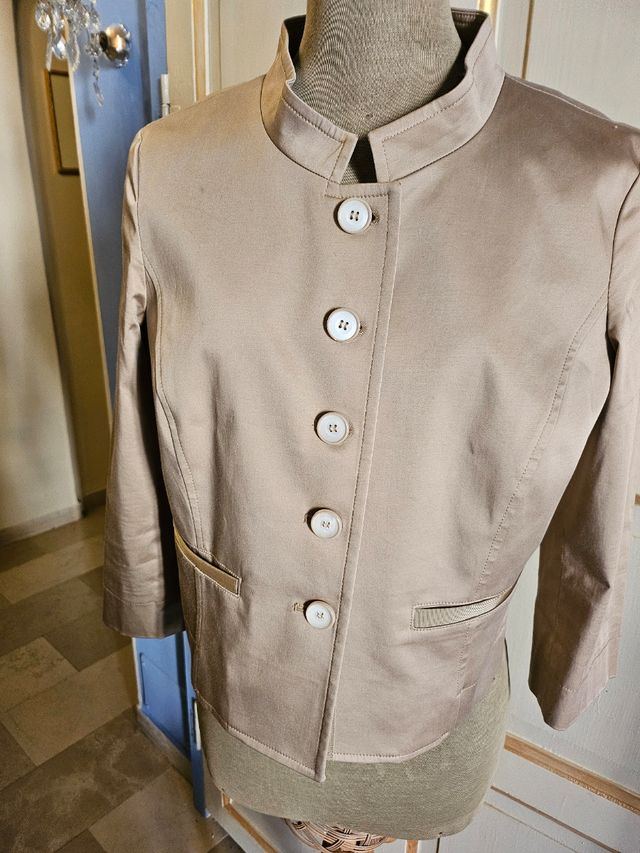 Giacchino beige corto