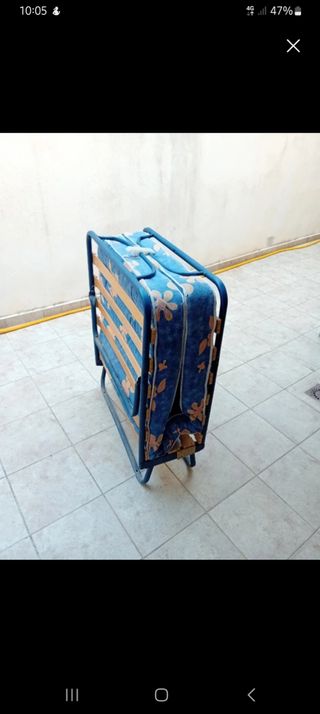 Cama plegable portátil