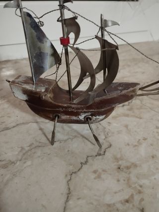 Barchetta antica in legno