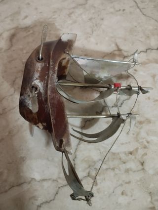 Barchetta antica in legno