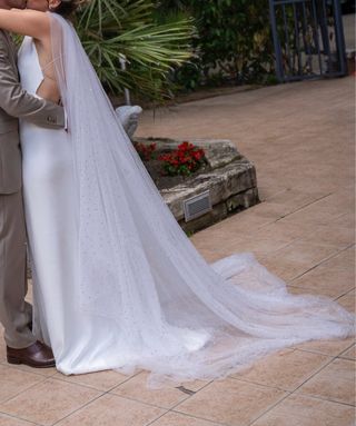 Vestido novia Laura Monge + capa