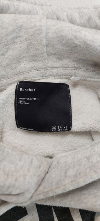 Sudadera gris y amarilla 