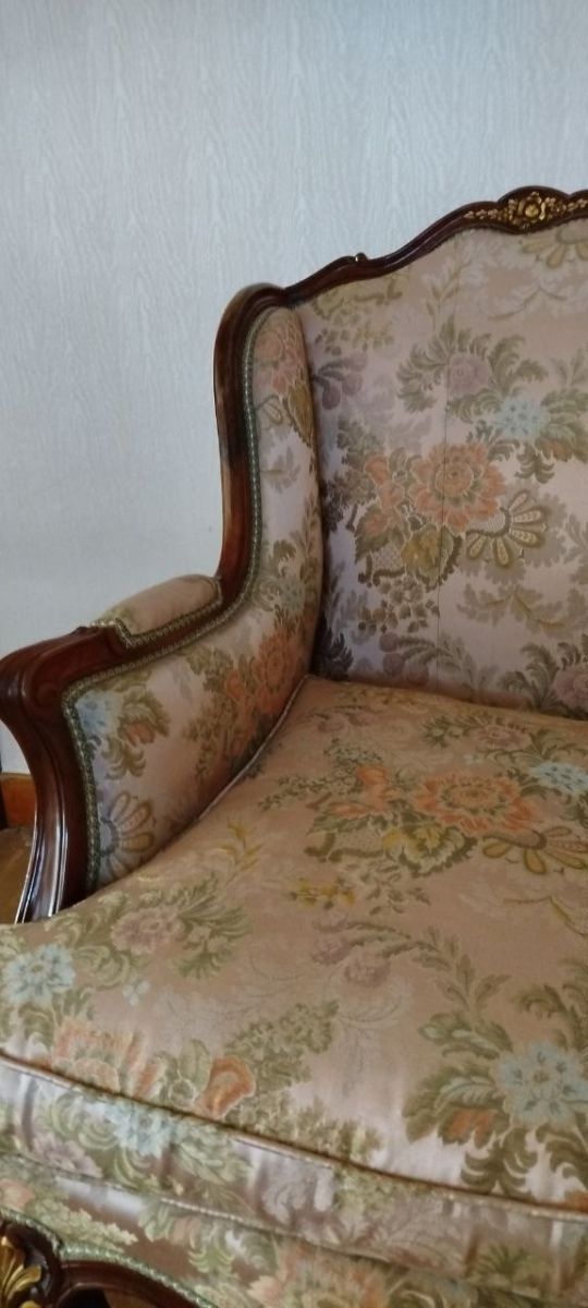 Sofá Luis XV beige y marrón - negociable