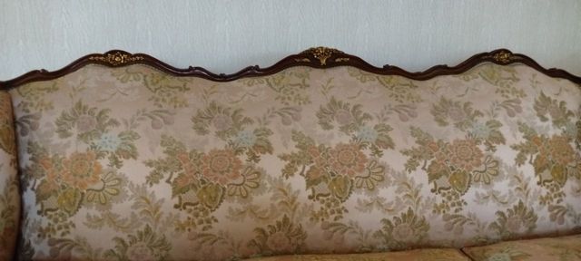 Sofá Luis XV beige y marrón - negociable