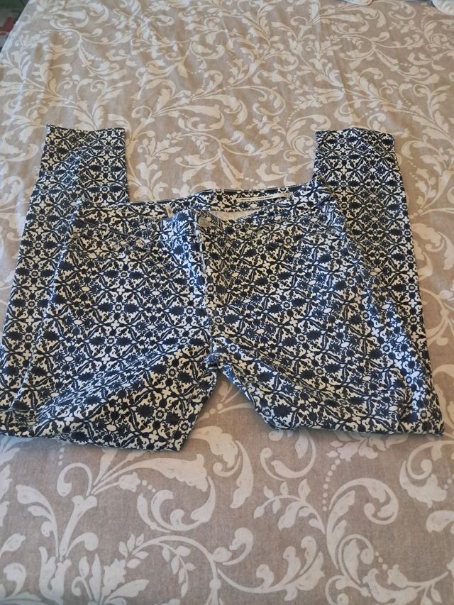 Pantalones Zara estampados elásticos.Qudan genial.