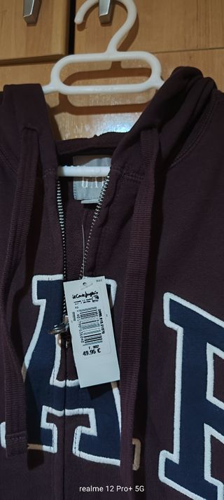 Sudadera GAP morada talla S podría pasar por una M