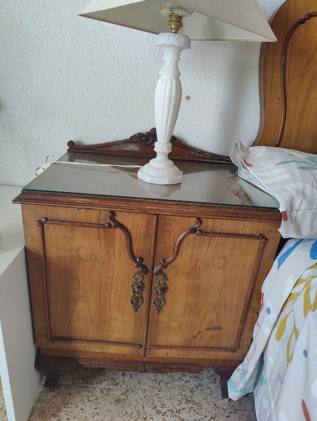 Mesitas noche clásicas madera