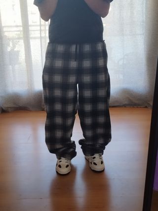 Pantalones grises a cuadros