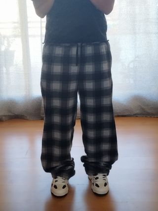 Pantalones grises a cuadros
