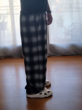 Pantalones grises a cuadros