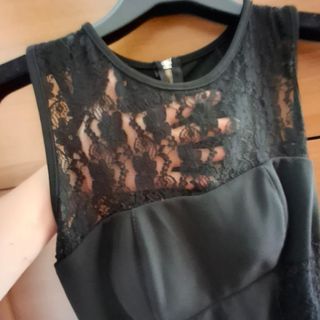 Abito nero con particolari  in pizzo 