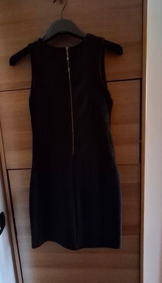 Abito nero con particolari  in pizzo 