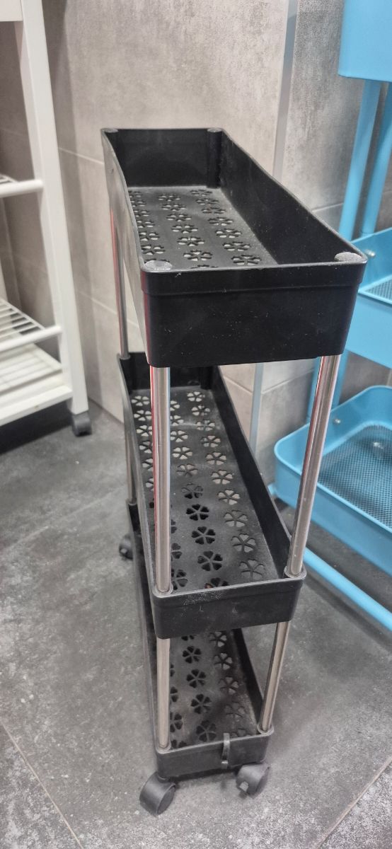 Carrito bajo, 3 estantes - metálico, plástico