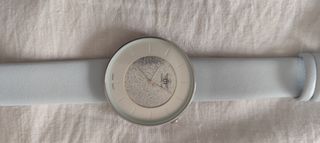 Reloj azul y plata