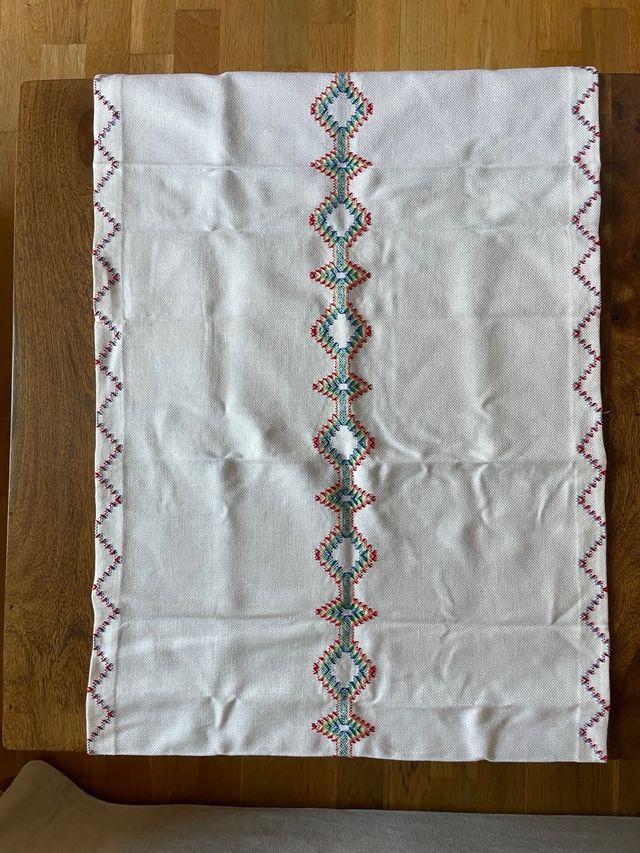 Mantel y servilletas bordados