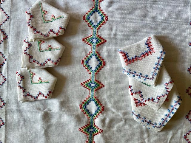 Mantel y servilletas bordados