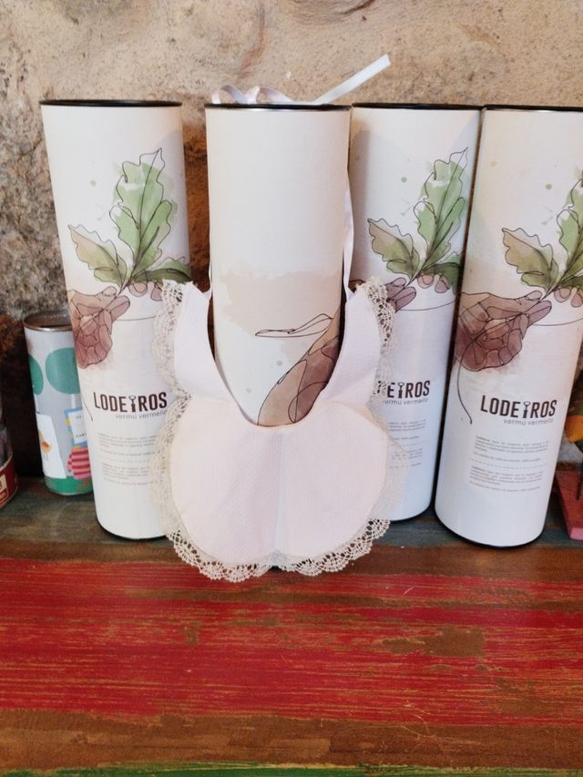 Babero Ananda - Bordado a mano