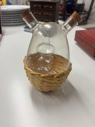 Oliera in vetro e vimini