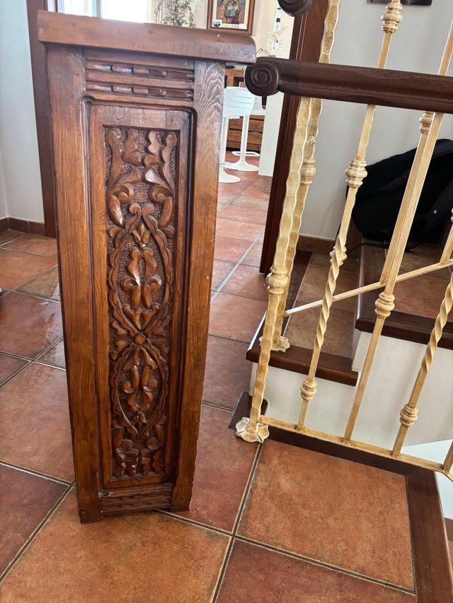 Mueble artesanal madera tallada mosaico